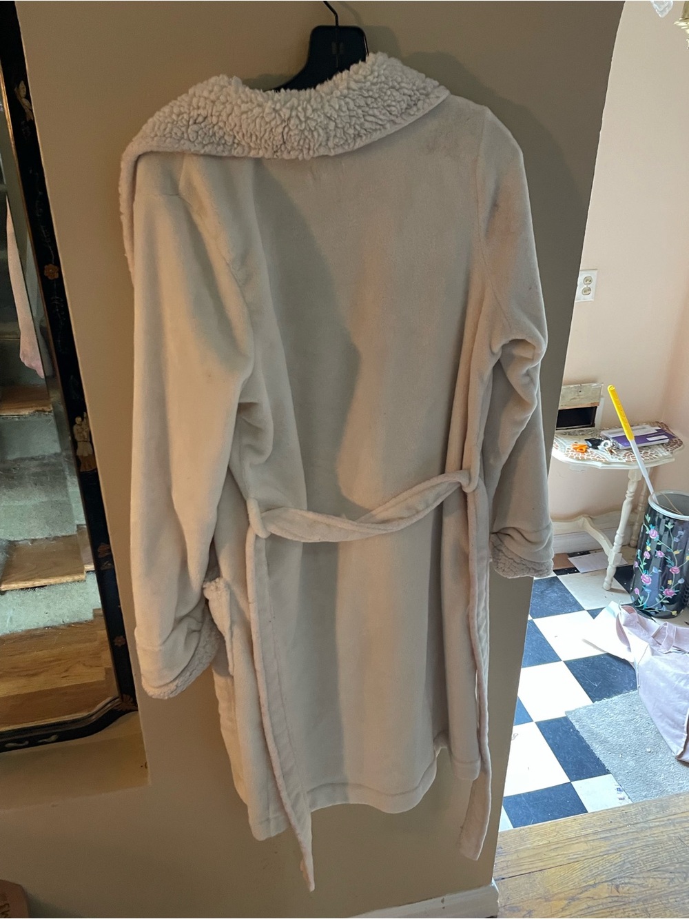 Nordstrom Rack Cream Sherpa comfy Robe - Picture 5 of 6